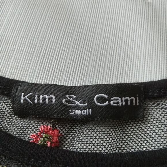 Kim & Cami Black Mesh Flutter Sleeve Embroidered Flowers Blouse Women's Small - Picture 3 of 11